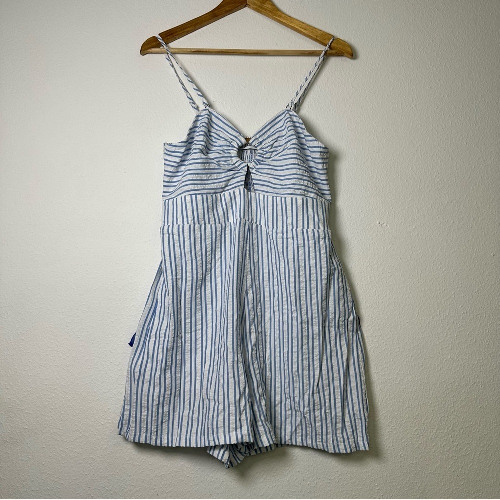 NWT Cupshe Removable Straps Marigold Blosson Blue and White Striped Romper - Picture 4 of 15